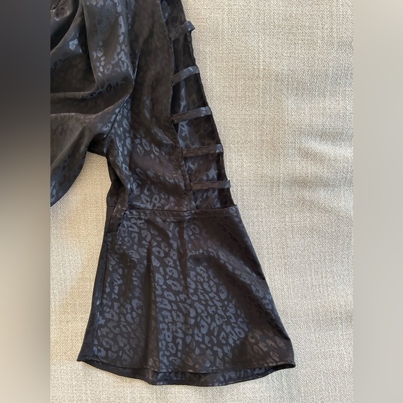 Jennifer Lopez Black Long Bell Sleeve Top Blouse. Size Medium - Picture 7 of 10